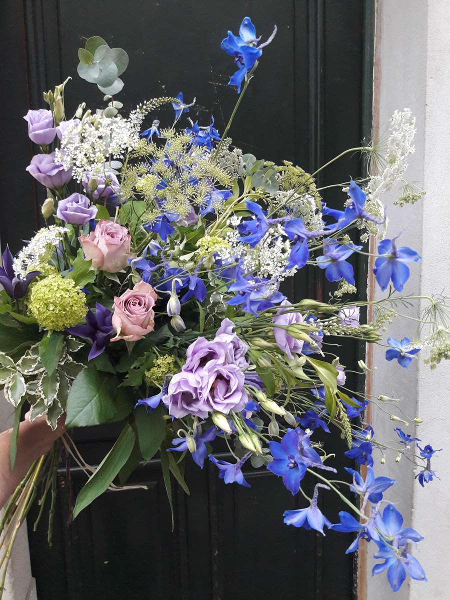 ACCEUIL - Bouquet fleurs fraîches bleues et mauves