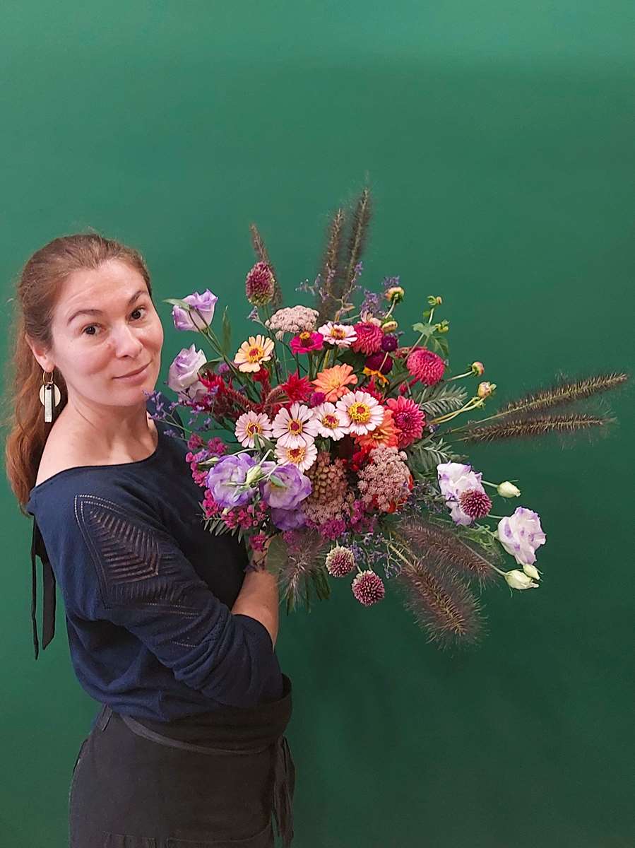 ACCEUIL - Portrait fleuriste et bouquet créatif